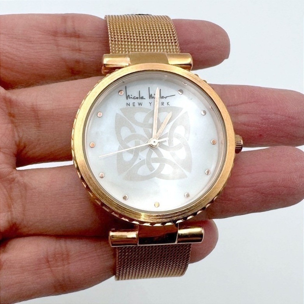 Nicole Miller New York Gold Tone Mesh Strap Watch NWOT Needsβ Battery